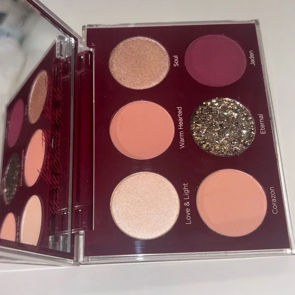 Dominique Cosmetics- Unconditional Palette - Picture 3 of 4